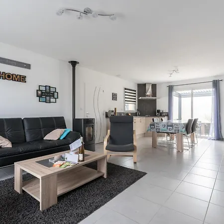Holiday home Maison Neuve Avec Terrasse Et Pergola